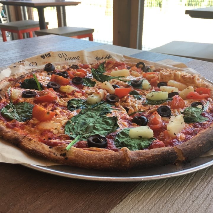 photo of Blaze Pizza Vegan pizza shared by @nuriag on  22 Apr 2020 - review