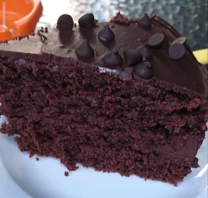 review photo of Luna's Kitchen Beirut Chocolate Cake shared by @beccyliz on 01 Apr 2020 - review