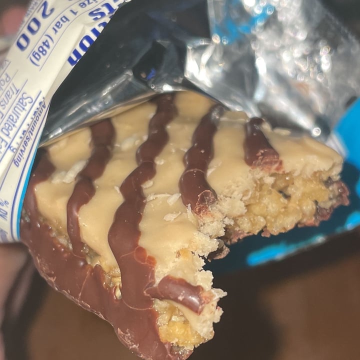 photo of LUNA Chocolate Dipped Coconut Bar shared by @choliebot on  16 Nov 2021 - review