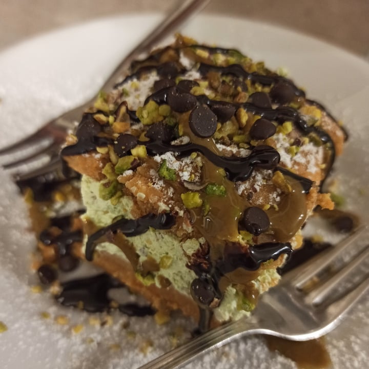 photo of Il Papiro Vegan Torta al Pistacchio shared by @metalcricia on  28 Oct 2021 - review