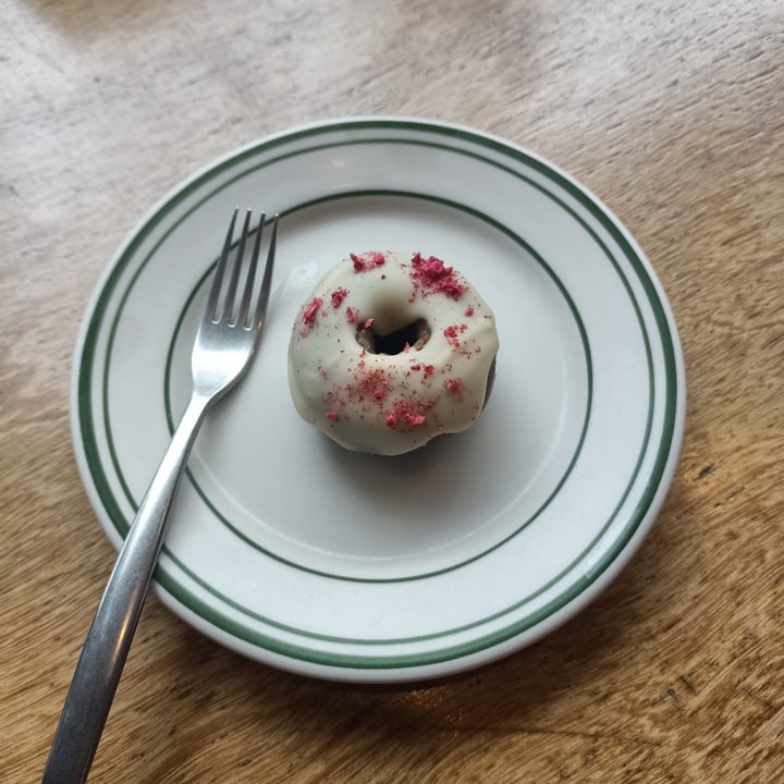 photo of Mimosa White Chocolate Raspberry Raw Donut shared by @weeney on  10 Oct 2022 - review