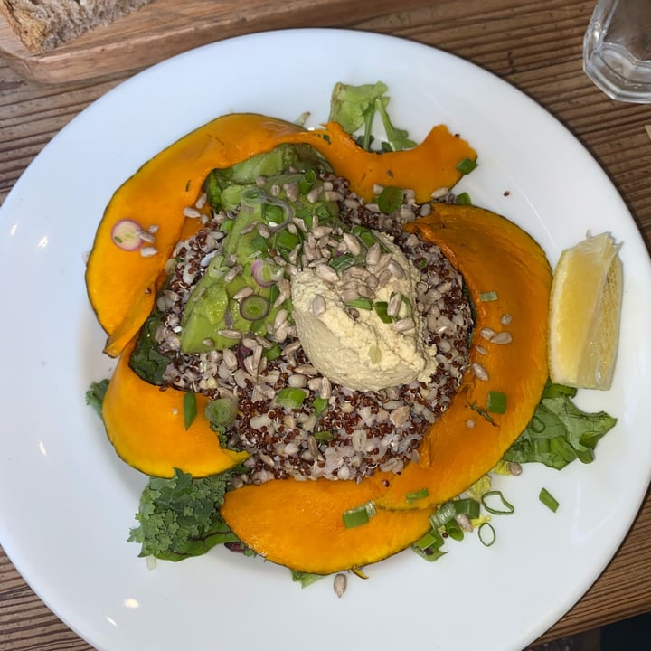 review photo of Le Pain Quotidien ensalada de granos antiguos shared by @inespressable on 16 Oct 2022 - review