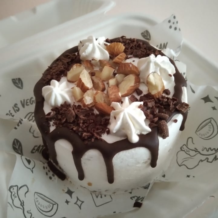 photo of The Plant Based Factory / SANA Tiny Cake shared by @accionantiespecista on  14 May 2022 - review
