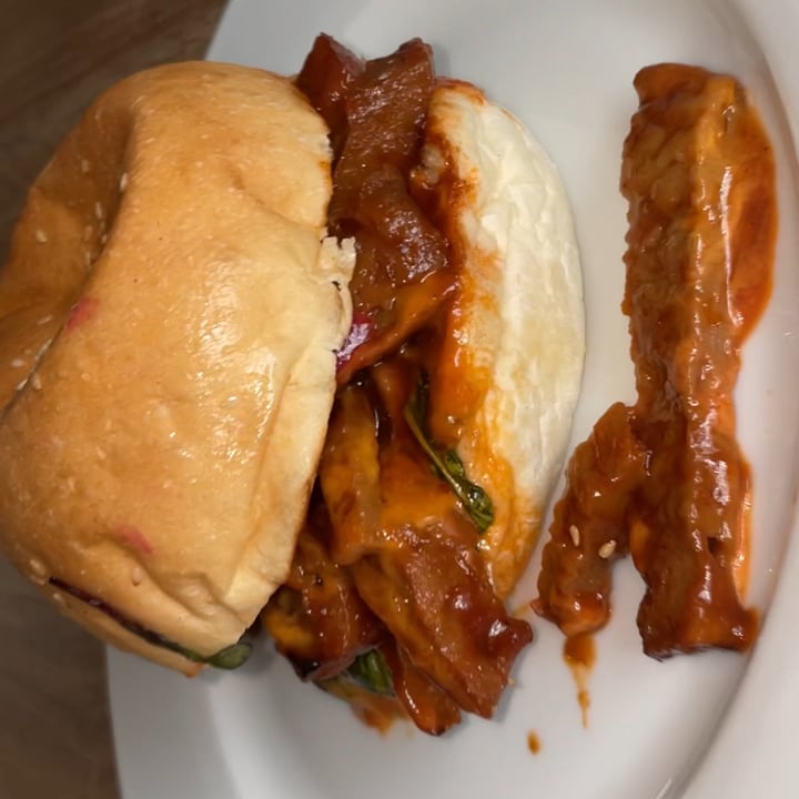 photo of Kaylee's Eatery BBQ Sticky Rib burger shared by @kathrynsveganjourney on  19 Oct 2021 - review