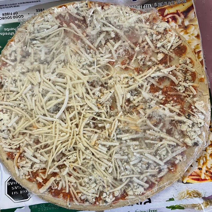 photo of Daiya Vegetable crust pizza, Italian Herb shared by @liliwaldo on  27 Apr 2022 - review