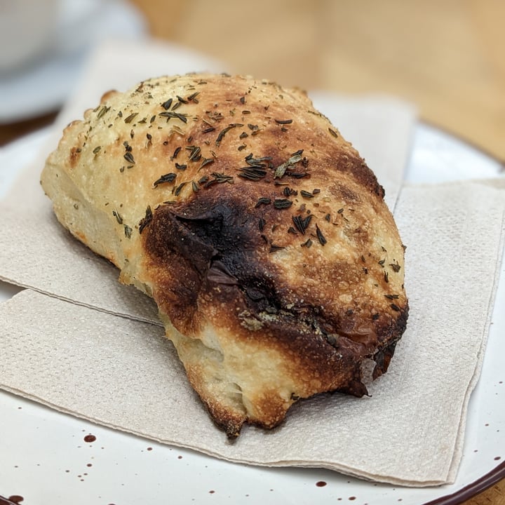 review photo of Herbívoro Cocina Vegana Calzonetta shared by @veganneh on 04 Dec 2022 - review