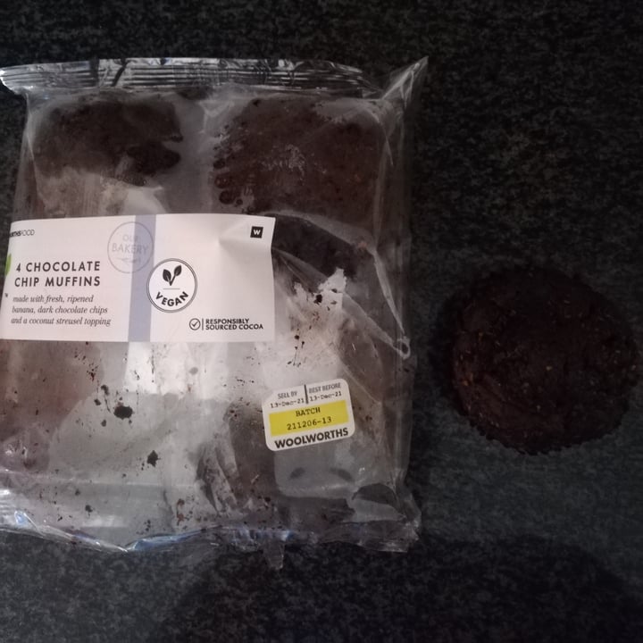 photo of Woolworths Food Chocolate chip muffins shared by @udeshs on  15 Dec 2021 - review
