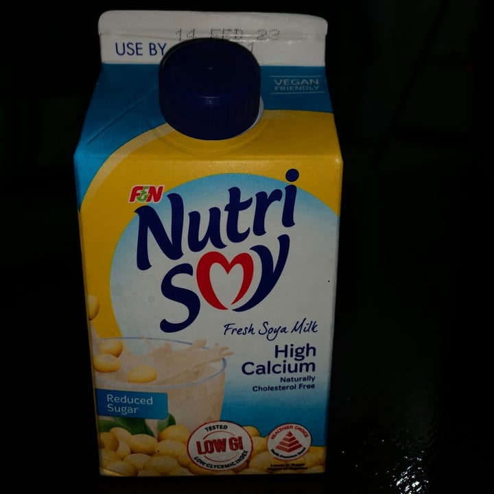 photo of F&N Nutrisoy Fresh Soya Milk High calcium Omega reduced sugar shared by @taritakaur on  25 Jan 2022 - review