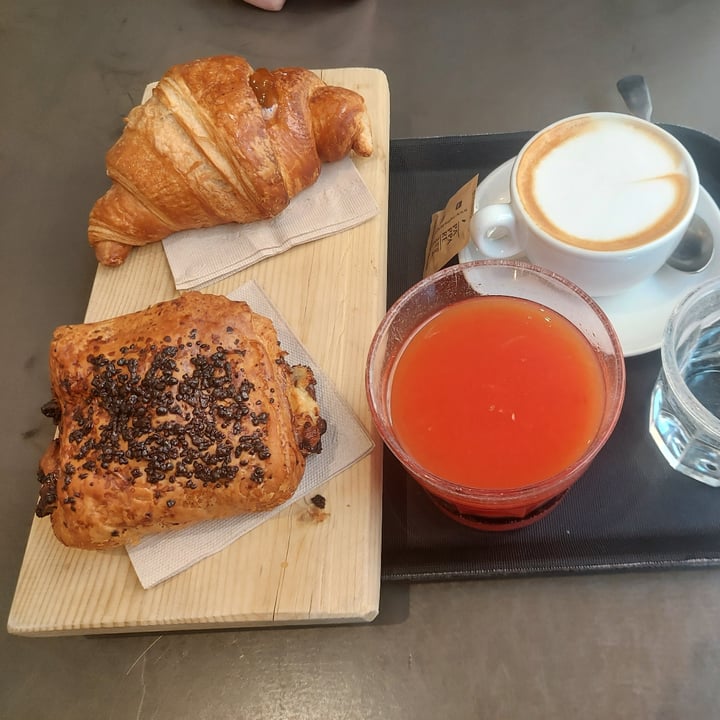 review photo of Papparé Cornetto con marmellata + cappuccino alla soia shared by @m4ngo on 23 Mar 2022 - review