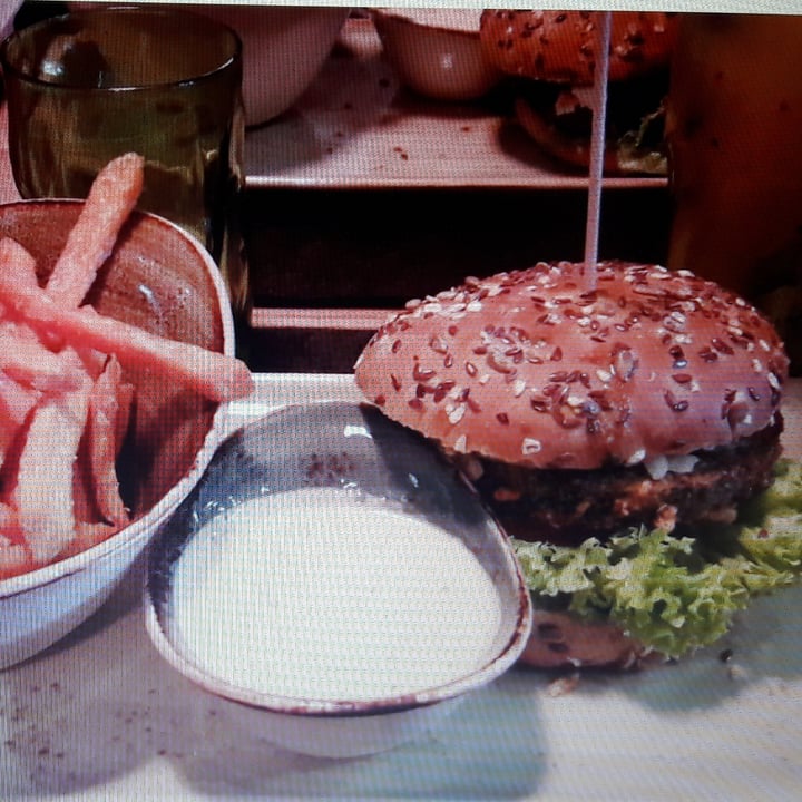 review photo of HANS IM GLÜCK Burgergrill & Bar Burger Naturbursche shared by @zebralara on 24 Aug 2020 - review