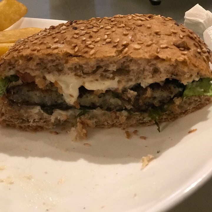photo of Loving Hut Green Burger shared by @julialonso on  28 Feb 2021 - review