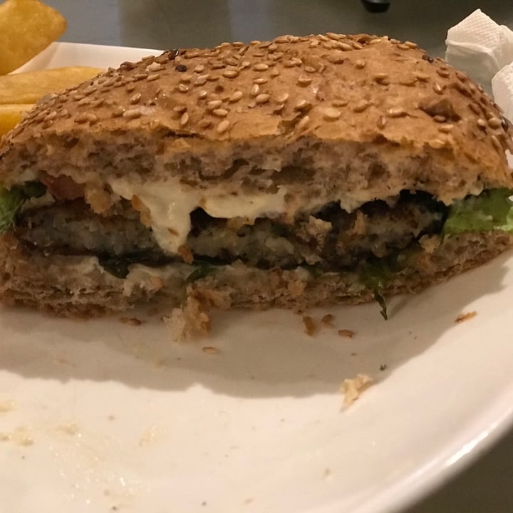 review photo of Loving Hut Green Burger shared by @julialonso on 28 Feb 2021 - review