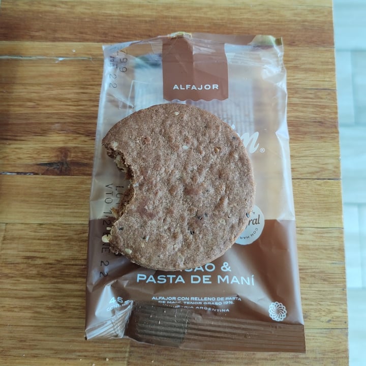 review photo of Meltaím Alfajor De Avena Y Pasta De Maní shared by @belugentilo on 02 Oct 2021 - review
