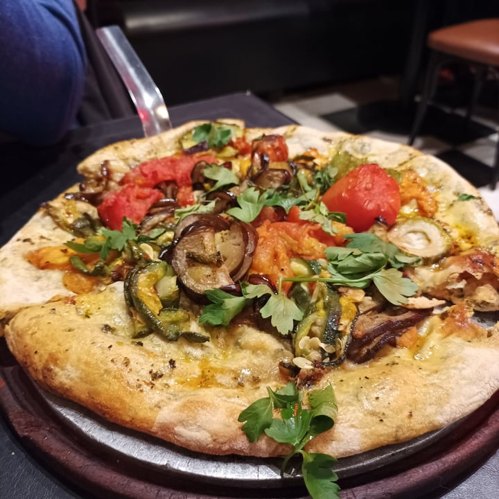 photo of Almacén de Pizzas Pizza vegana con vegetales asados shared by @anashadowcat on  07 Oct 2021 - review