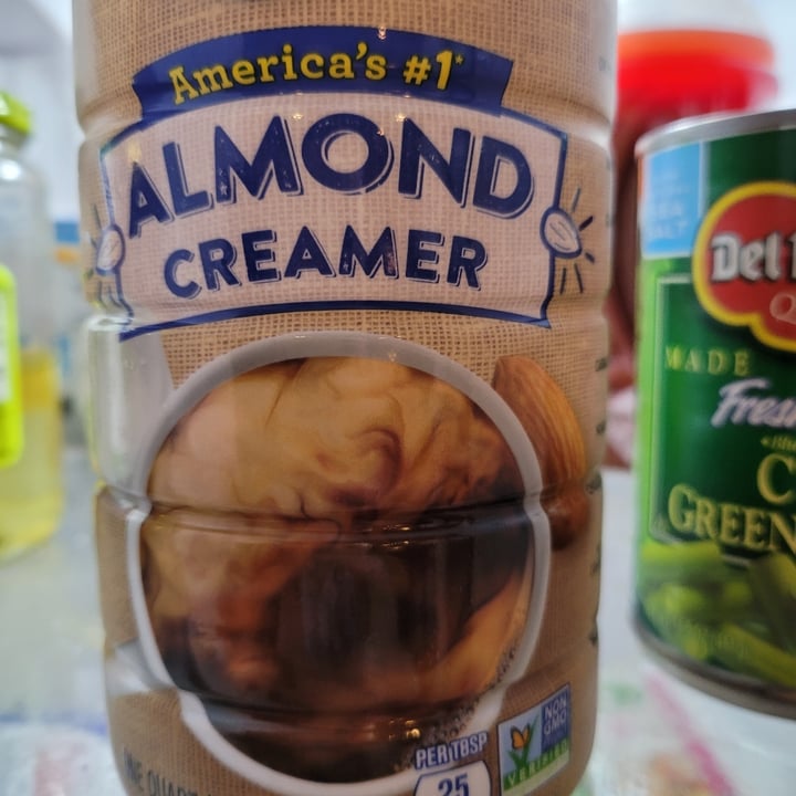 photo of Silk Almond vanilla creamer shared by @johnrosz on  29 Dec 2020 - review