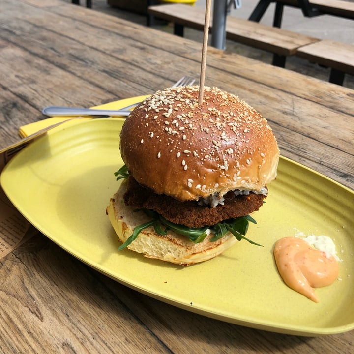 photo of Lia's Kitchen - 100% Vegan Chicken burger blue cheese shared by @bea7 on  23 Apr 2022 - review