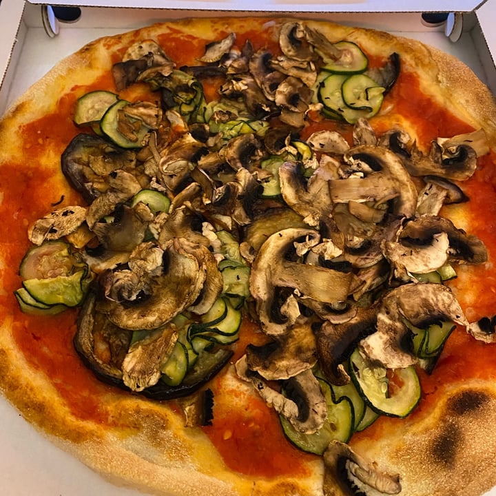 photo of Voglia Di Pizza Pizza rossa con funghi, zucchine e melanzane shared by @paulets on  14 Mar 2022 - review