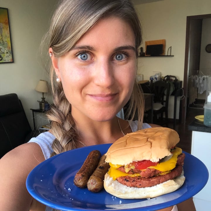 review photo of Etosha Hamburguesas next shared by @jimenapuente on 03 May 2021 - review