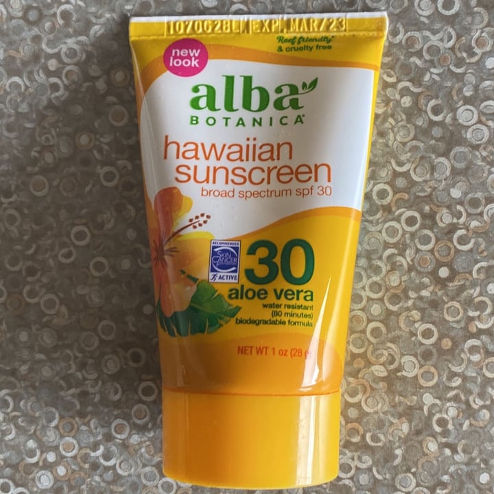 photo of Alba Botanica Hawaiian sunscreen shared by @nathlena19 on  11 Jun 2022 - review