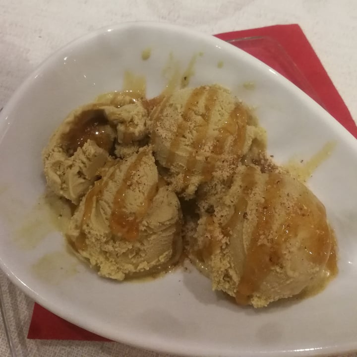 photo of Amaranto Ristorante Gelato al pistacchio salato, granella di nocciole e caramello shared by @andreasic on  03 Oct 2021 - review