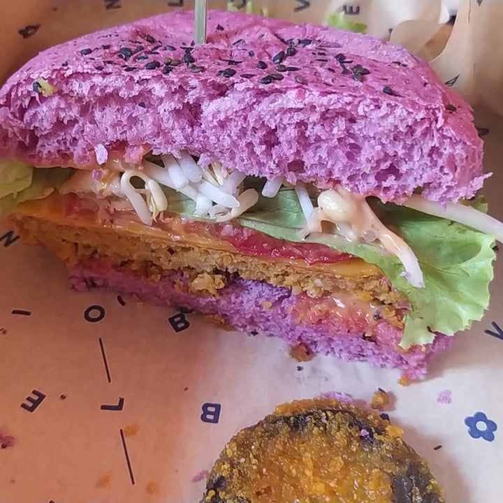 photo of Flower Burger Roma Cherry Bomb shared by @consuell on  14 Dec 2022 - review
