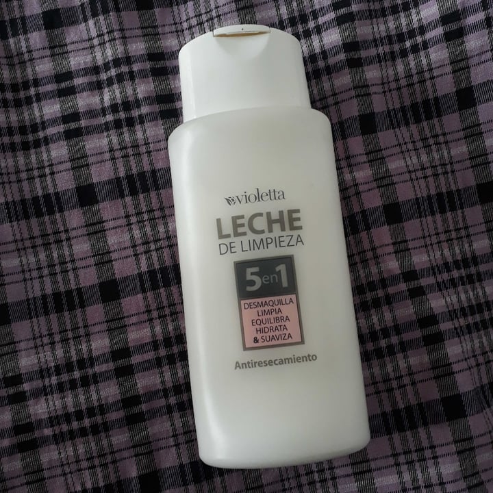 photo of Violetta cosméticos Leche de limpieza 5 en 1 shared by @belenveggie on  10 Mar 2022 - review