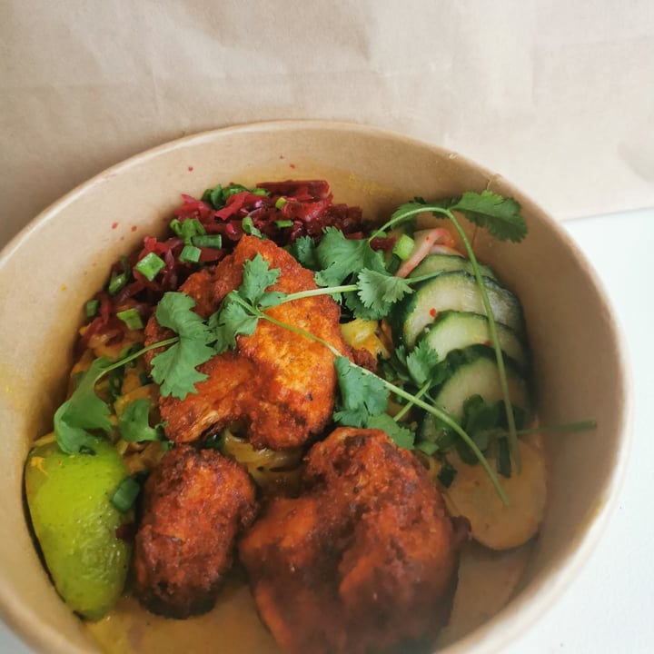 photo of Vegan Restoran V Crispy breaded cauliflower in slightly spicy curry sauce with rice noodles shared by @malaff on  02 Jun 2022 - review