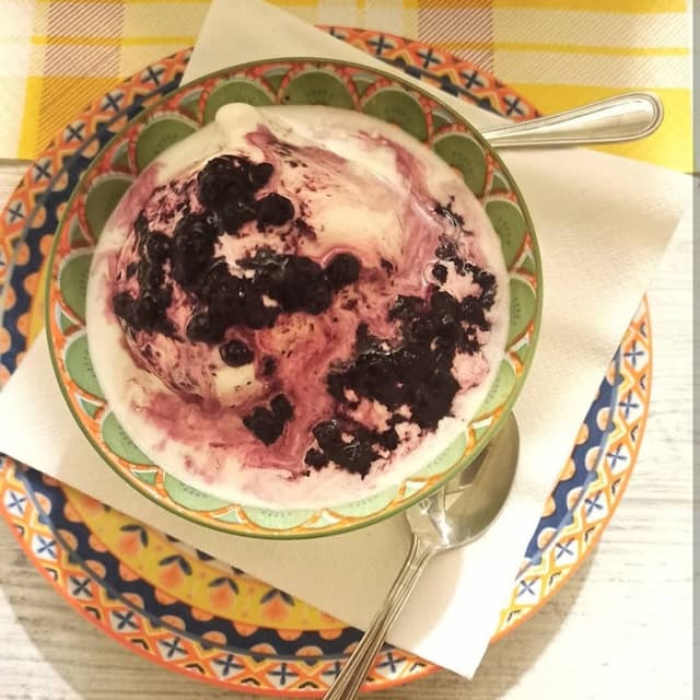 菜肴“Gelato Con Dressing Di Mirtilli”的照片