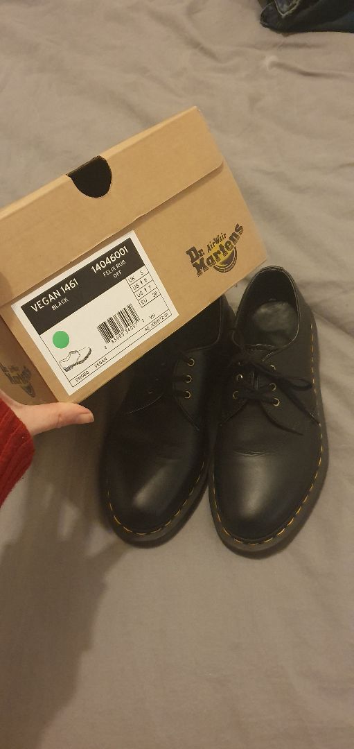 photo of Dr. Martens Black Felix Rub Off shared by @ironicminimalist on  17 Aug 2019 - review