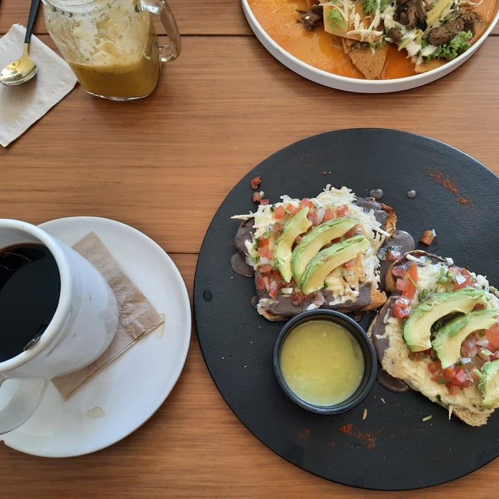 photo of Herbívoro Avocado Toast shared by @kariiflores on  02 Jun 2021 - review