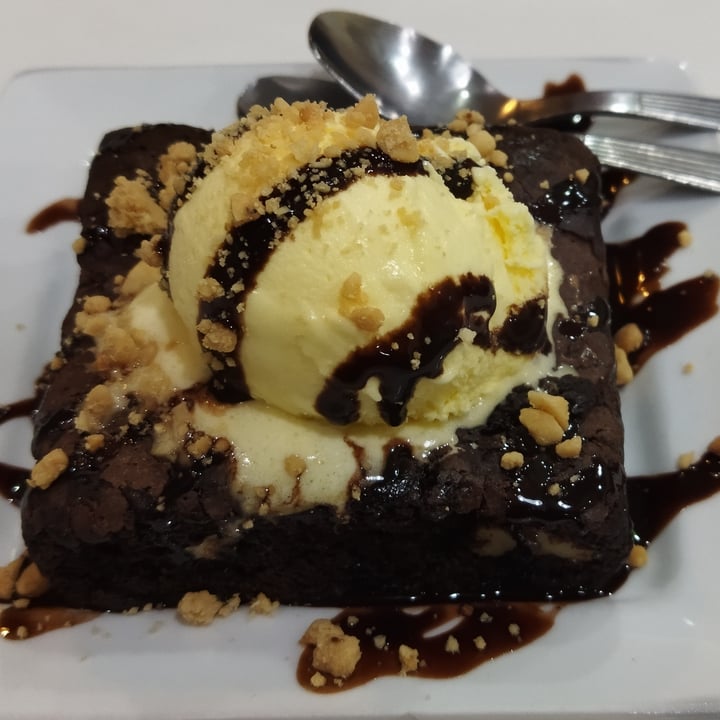 review photo of Loving Hut Microcentro Brownie con helado shared by @fabuchi on 06 Oct 2021 - review
