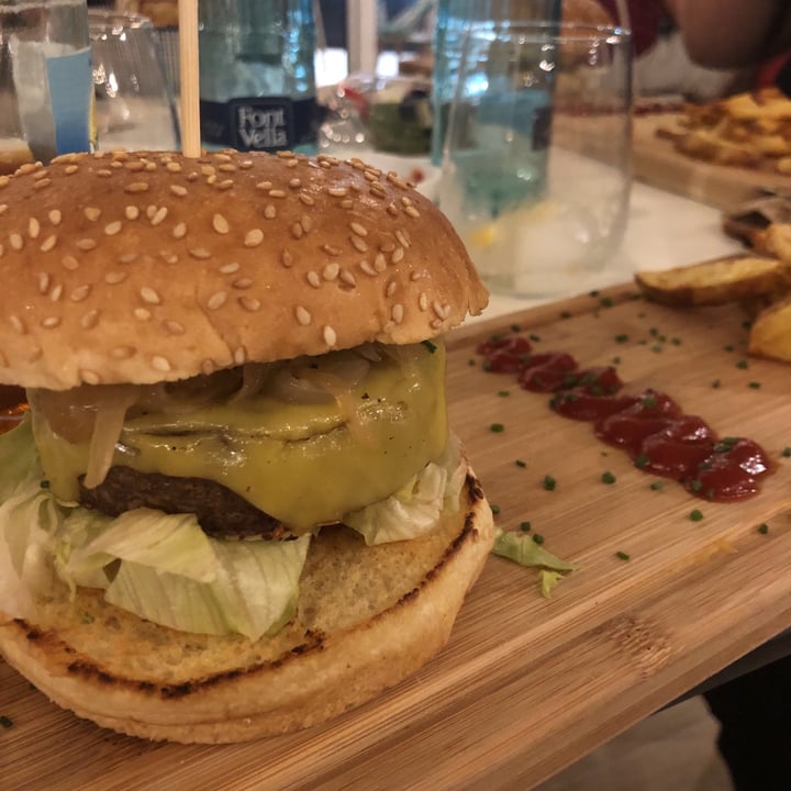 photo of V-THOS American BBQ Burger shared by @ecale on  15 Aug 2020 - review