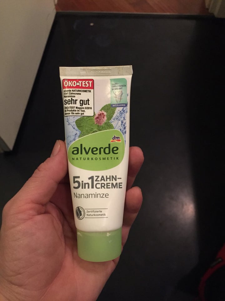 photo of Alverde Naturkosmetik 5 in 1 Zahncreme - Nanaminze shared by @bpagani on  11 Feb 2020 - review