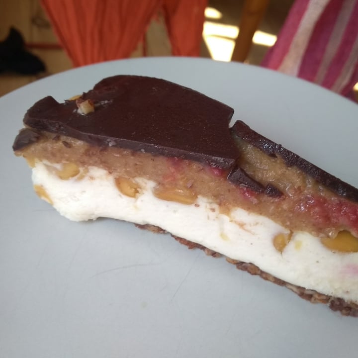 photo of No Milk Today Raw Snickers cake shared by @felice on  11 Sep 2021 - review