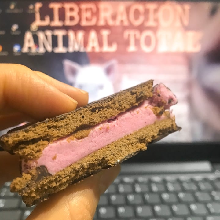 photo of Un Rincón Vegano Alfajor de Frutos del Bosque shared by @sabrinasilvero on  07 Oct 2020 - review