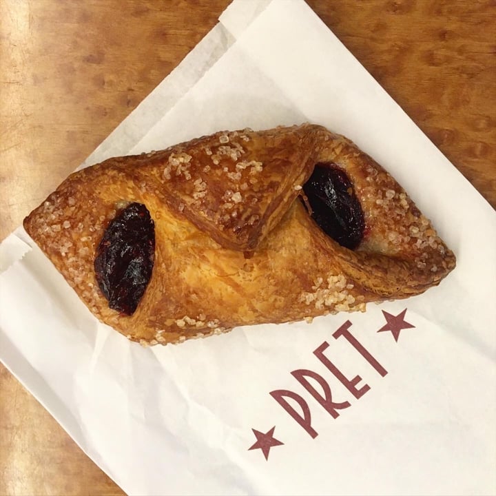 photo of Pret A Manger Very Berry Croissant shared by @lindadoesvegan on  22 Jan 2020 - review