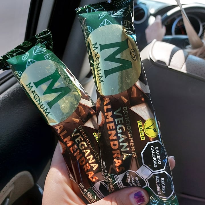 photo of Magnum Magnum Almendras Vegana shared by @nataliaaruh on  26 Apr 2022 - review
