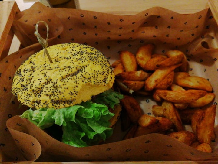 photo of Flower Burger Spicy Cecio shared by @seventeens on  19 Feb 2020 - review