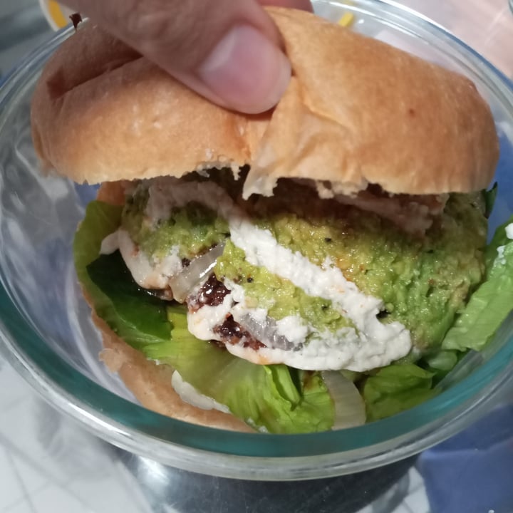review photo of VeganMunch Guacamole Fakeon shared by @bettyveg on 31 Dec 2021 - review