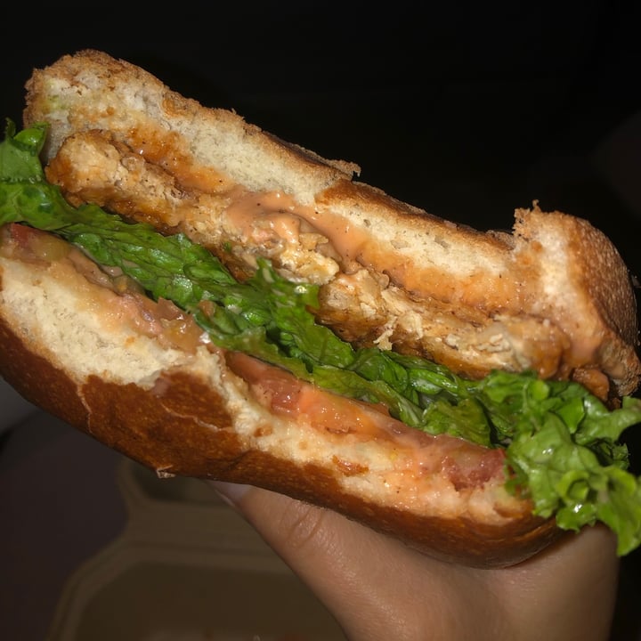 photo of Meta Burger Crispy Chicken sandwich shared by @happyveganmomma on  15 Sep 2021 - review
