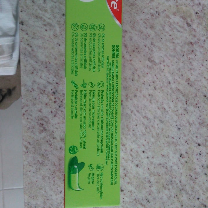 photo of Colgate Zero Gel Transparente Hierbabuena shared by @carlaalec on  26 Nov 2022 - review