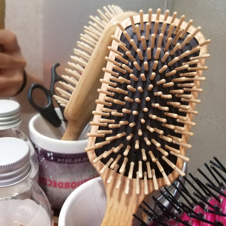 review photo of Tek Brushes Società Benefit Spazzola rettangolare media a dente corto shared by @martyb on 27 Jun 2021 - review