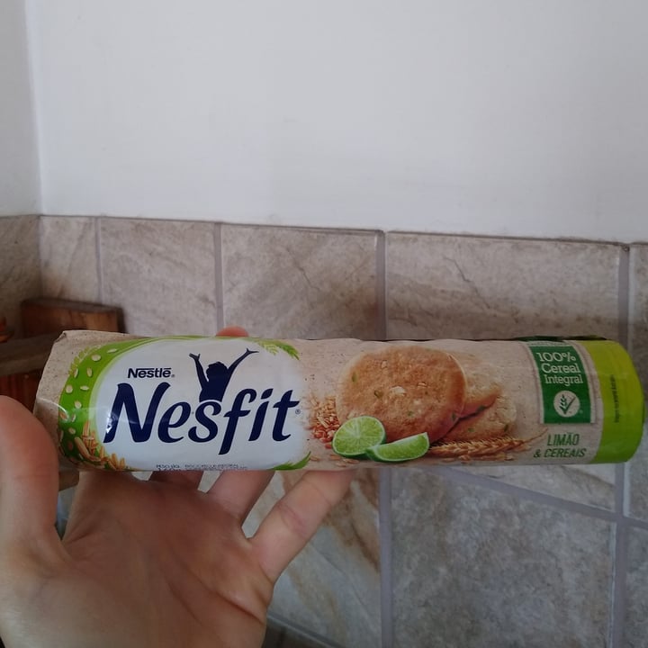 photo of Nesfit Biscoito Limão shared by @marianabuono on  19 Jun 2022 - review