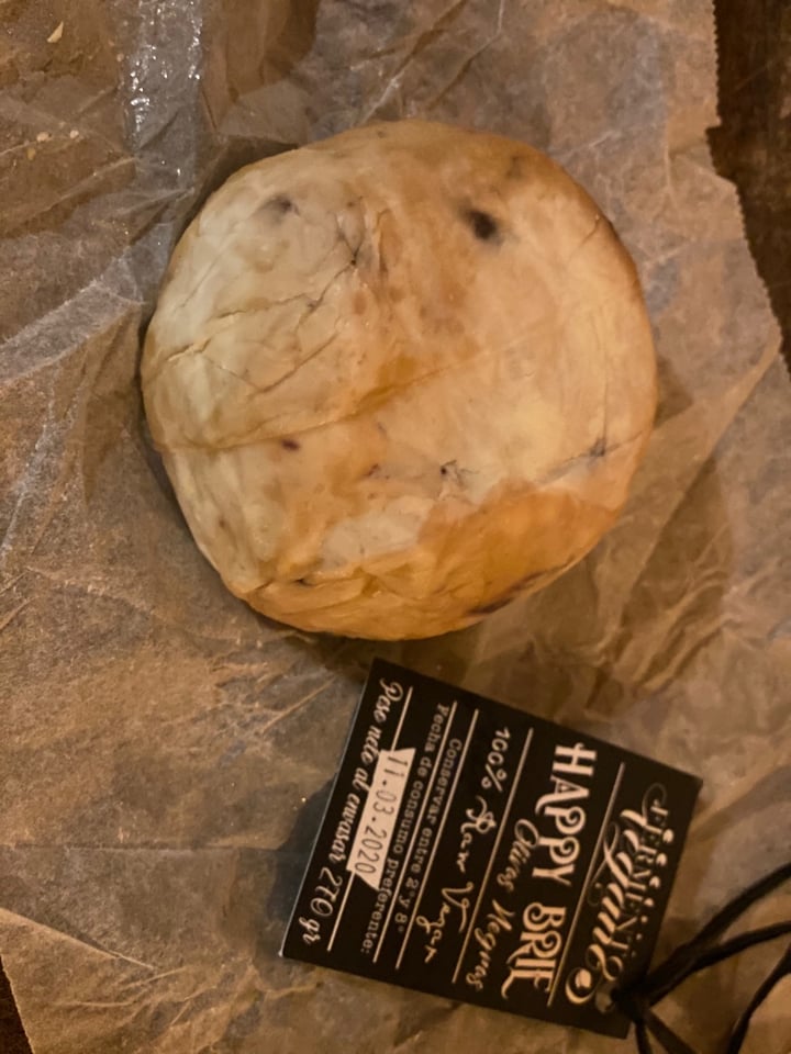 photo of Fermento vegano Happy  Brie Olivas Negras shared by @coque on  17 Dec 2019 - review