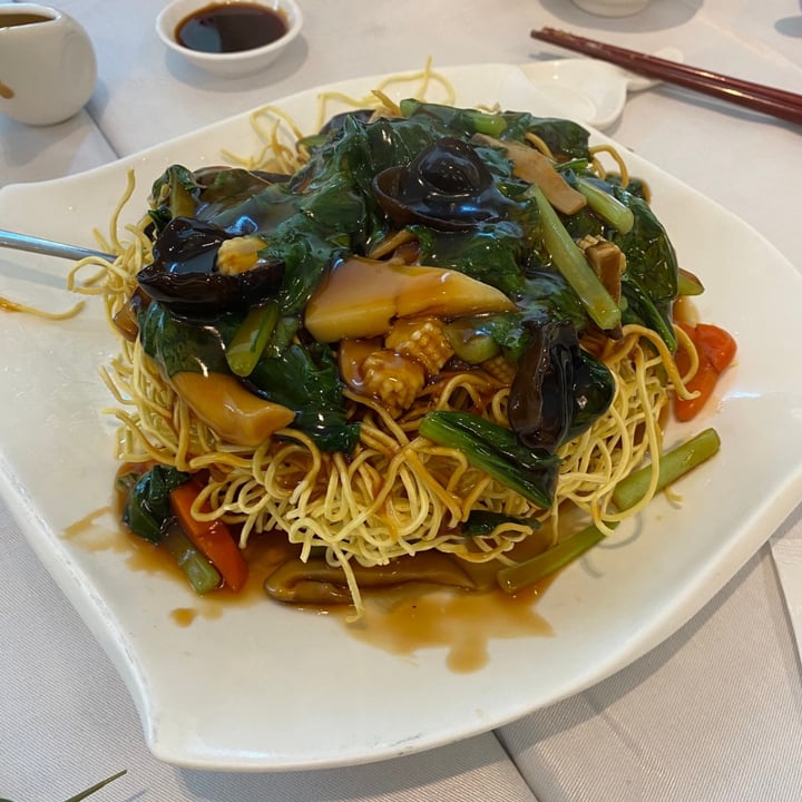 photo of Yang Shin Vegetarian Restaurant Cantonese chow mein 廣州炒麵 shared by @viviantothewu on  01 Jun 2020 - review