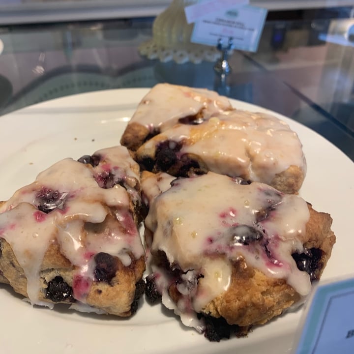 review photo of Petunia's Pies & Pastries Lemon blueberry Scone shared by @clairecancook on 15 Oct 2020 - review