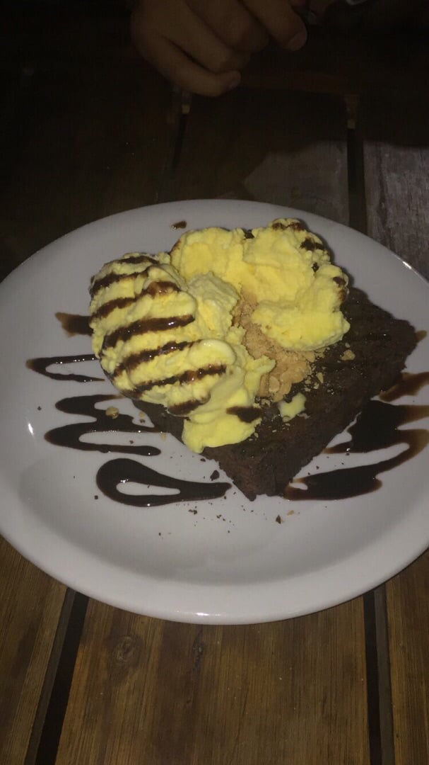 photo of Loving Hut Brownie Con Helado shared by @maguibelluscio on  03 Feb 2020 - review