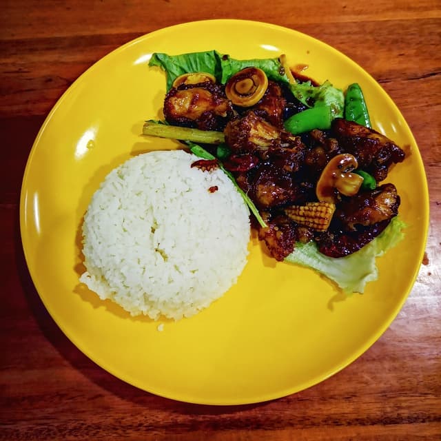 Photo du plat “Gong Bao Lion's Mane Mushroom With Rice”