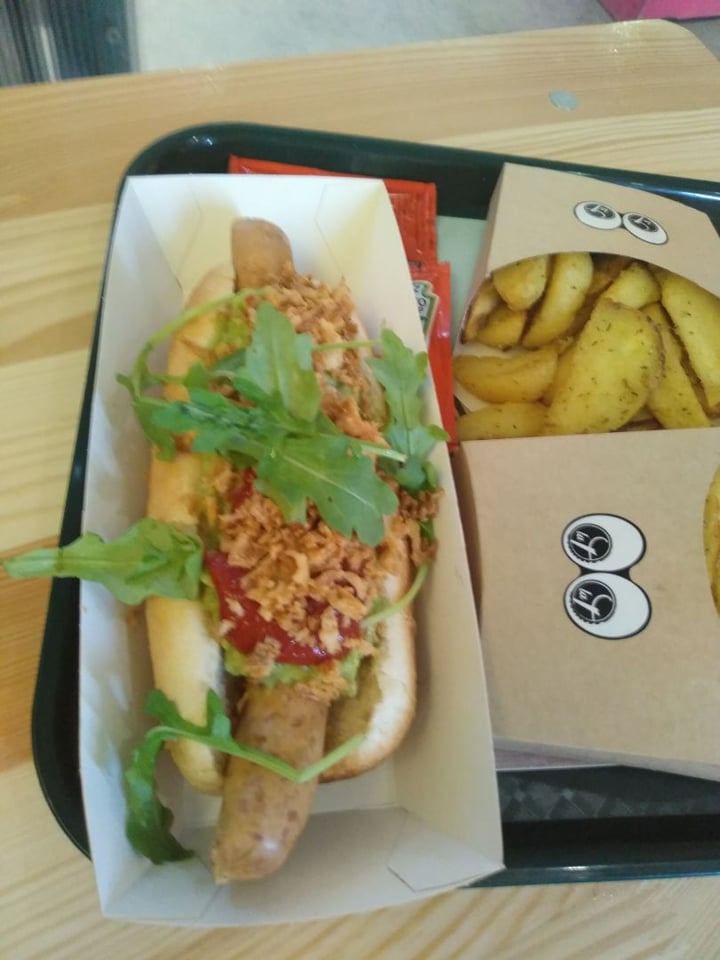 photo of La Trocadero Hot Dog Guacamole shared by @nuriaolme on  06 Jul 2019 - review