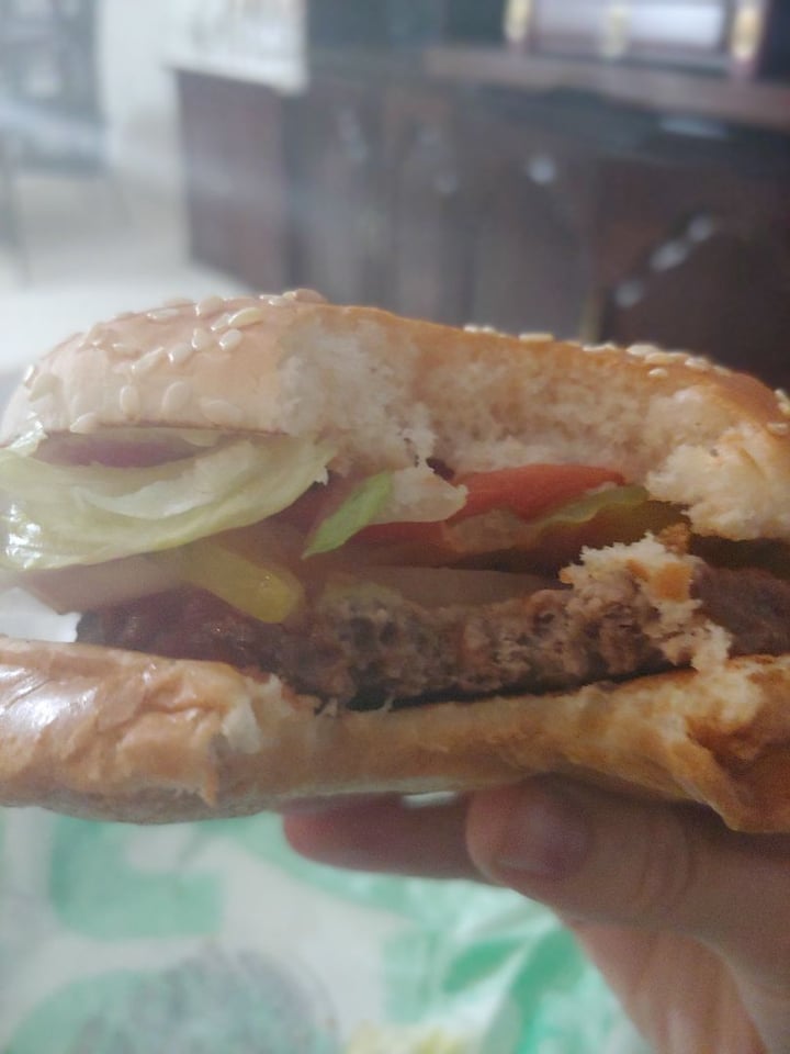 photo of Burger King Impossible Whopper No Mayo shared by @vecanter on  23 Nov 2019 - review